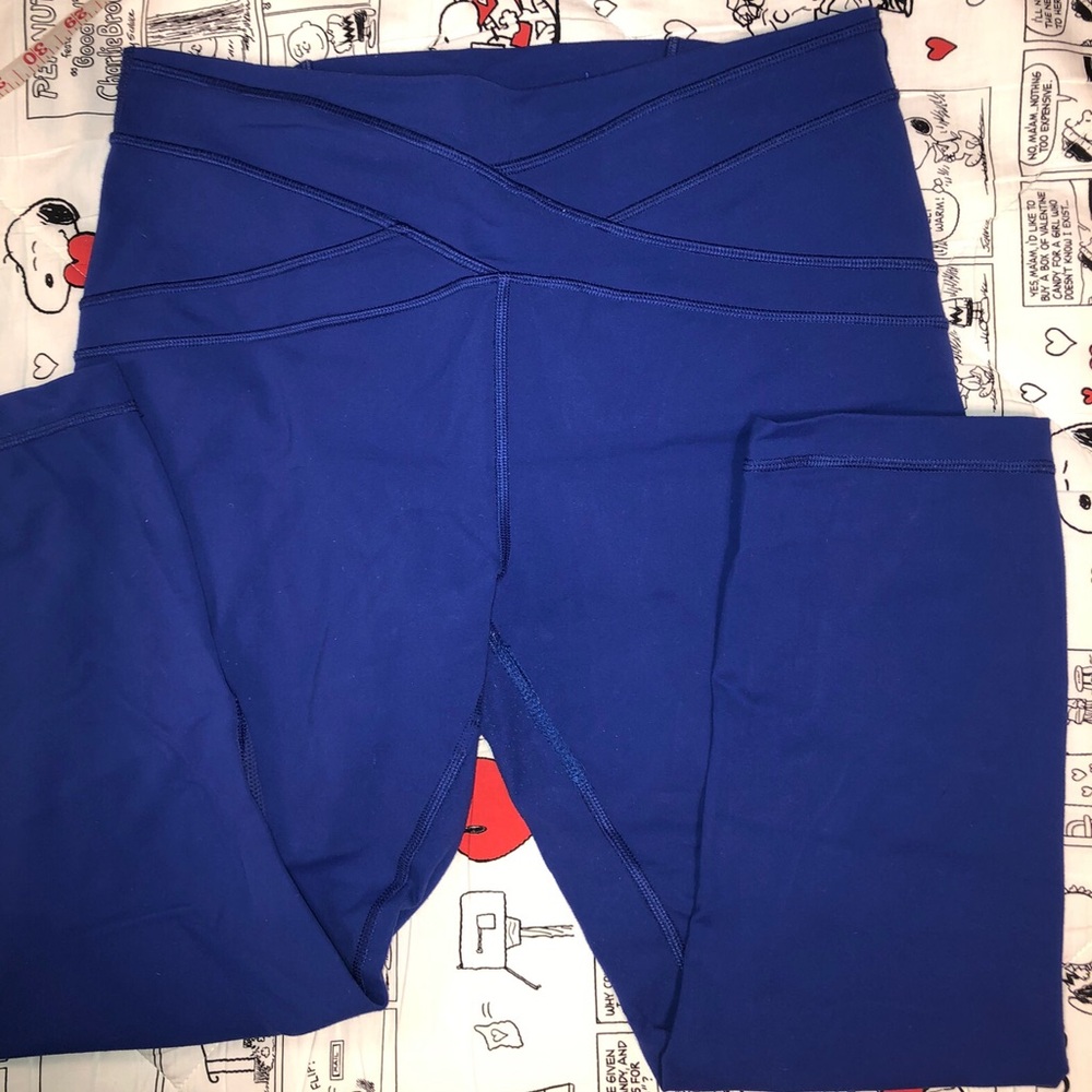 Lululemon Free Flow Crop 10